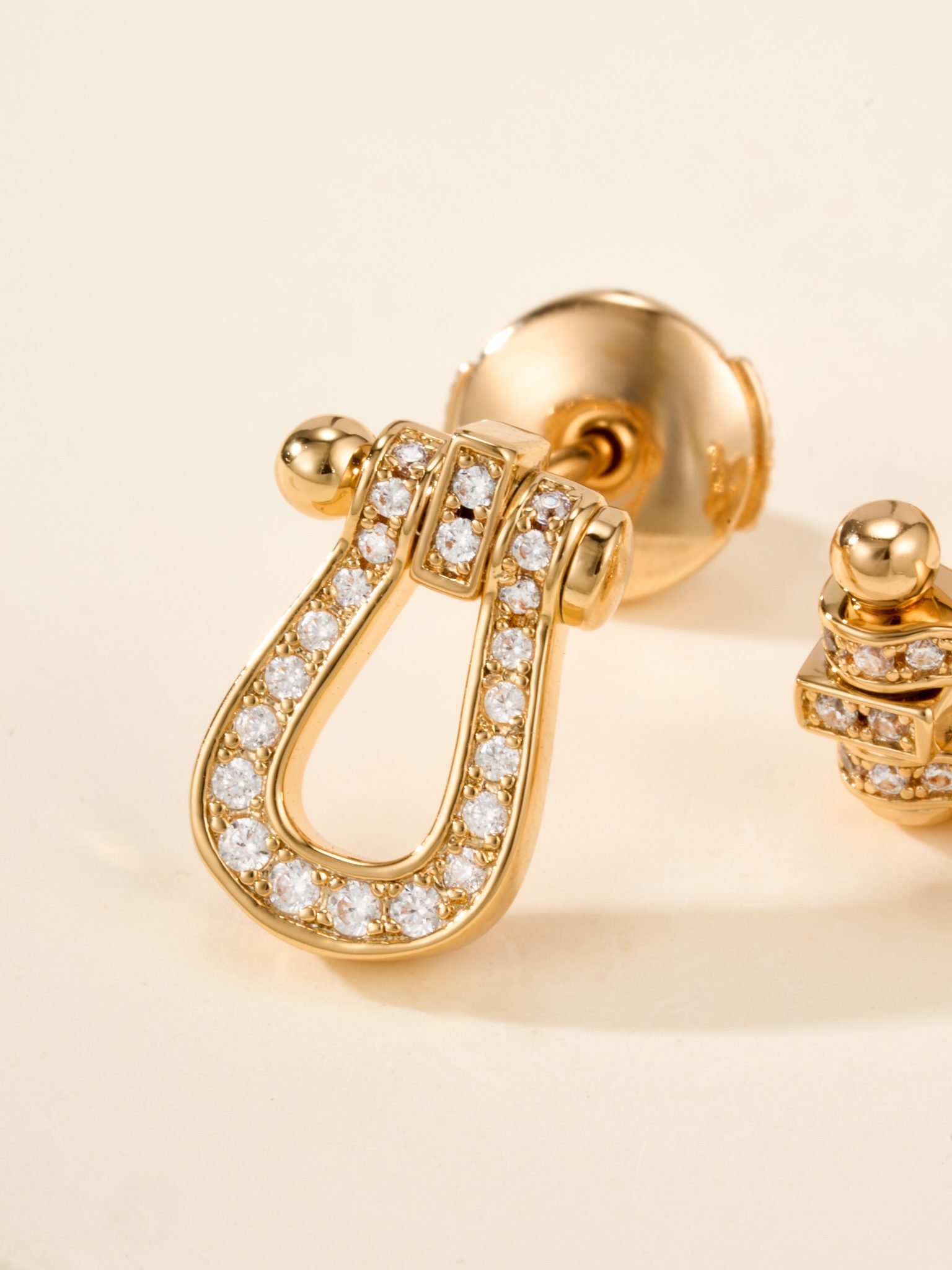 Fred's Horseshoe Full Diamond Earstuds (Medium) - Image 8