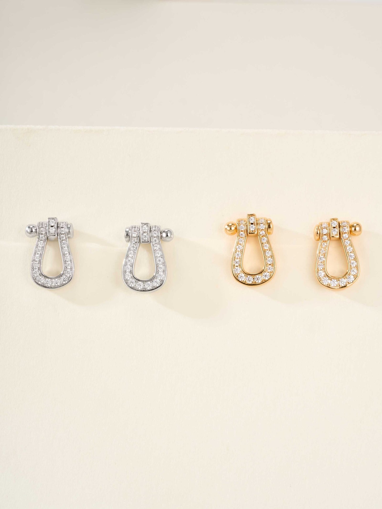 Fred's Horseshoe Full Diamond Earstuds (Medium)