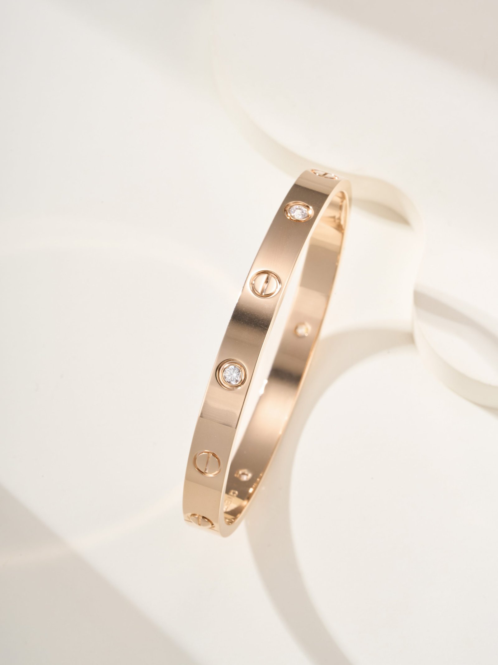 Classic LOVE Series Wide Four Diamond Bracelet - 图片 12