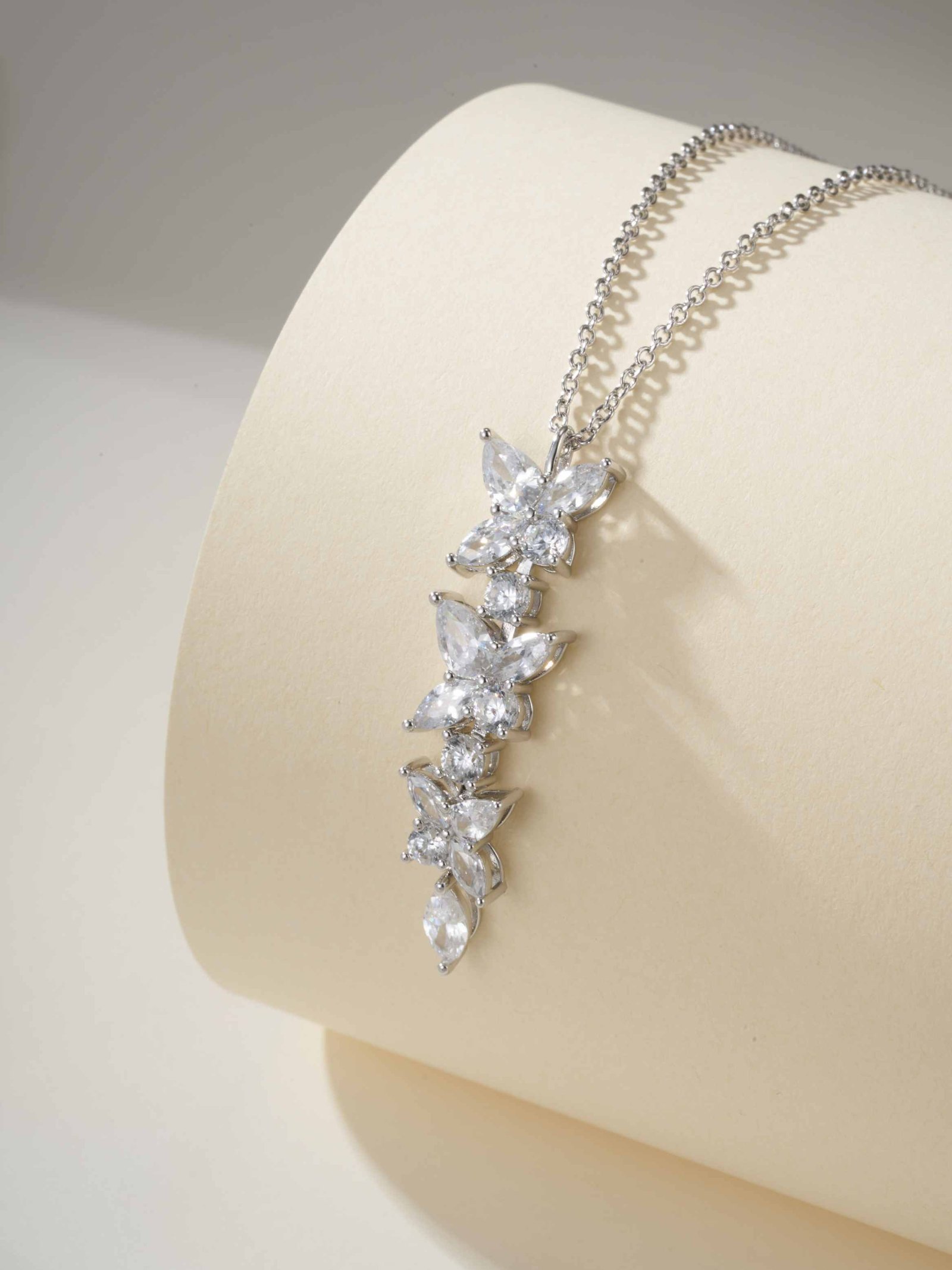 Victoria Victoria Eye Diamond Necklace from T Home (Color White) - 图片 4