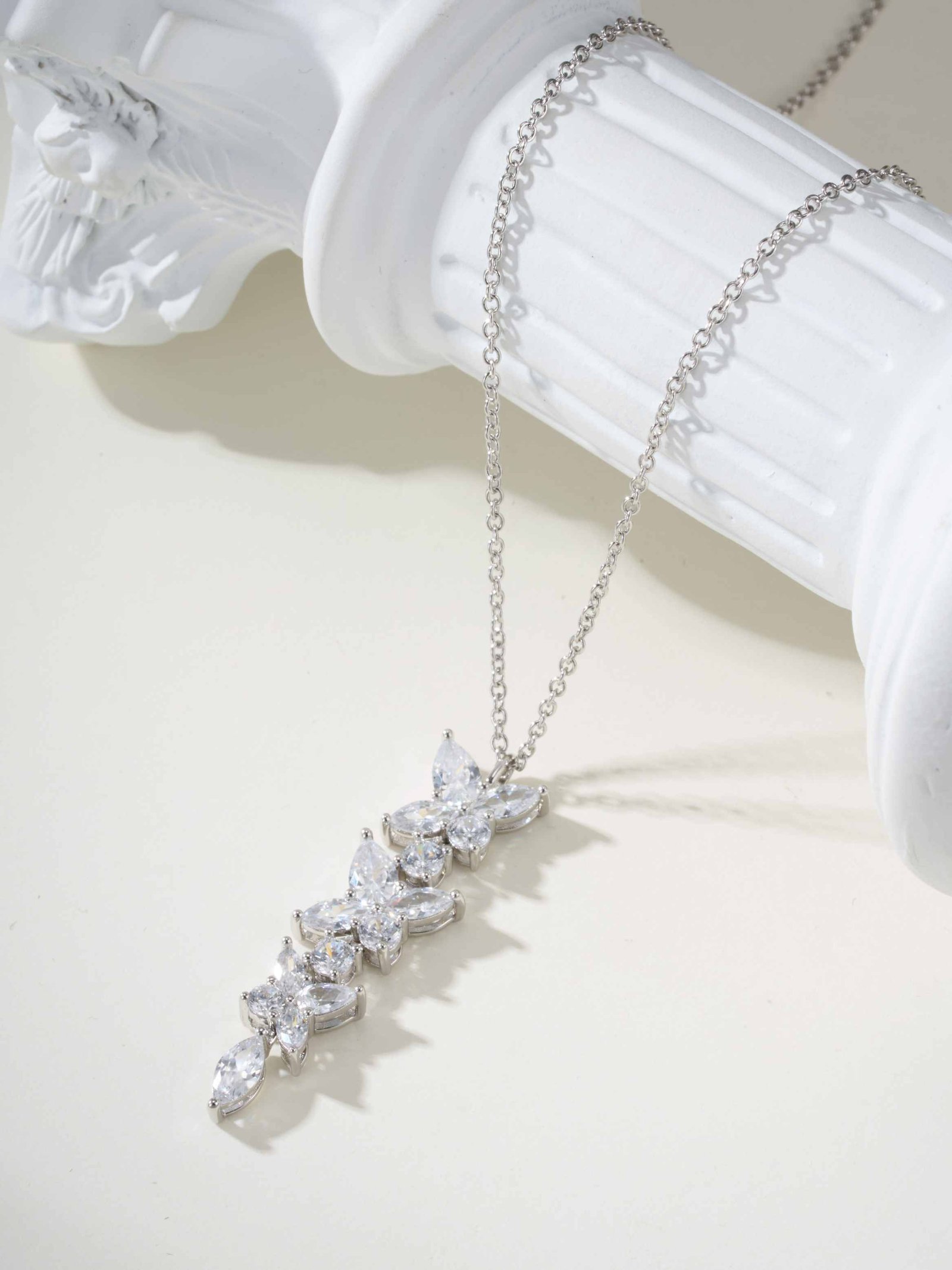 Victoria Victoria Eye Diamond Necklace from T Home (Color White) - 图片 3
