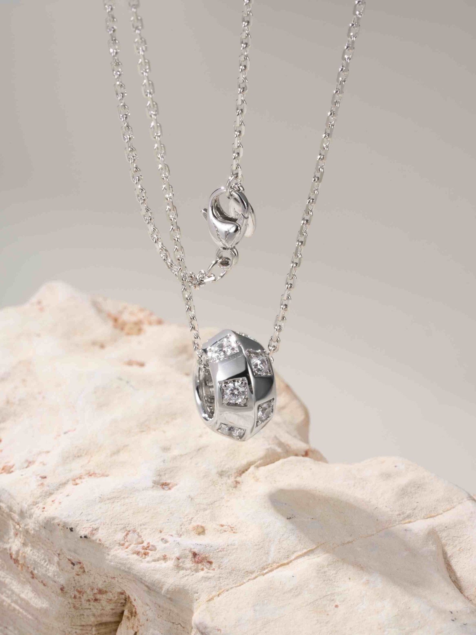 LV Damier Pattern Classic Grid Square Diamond Necklace - 图片 12