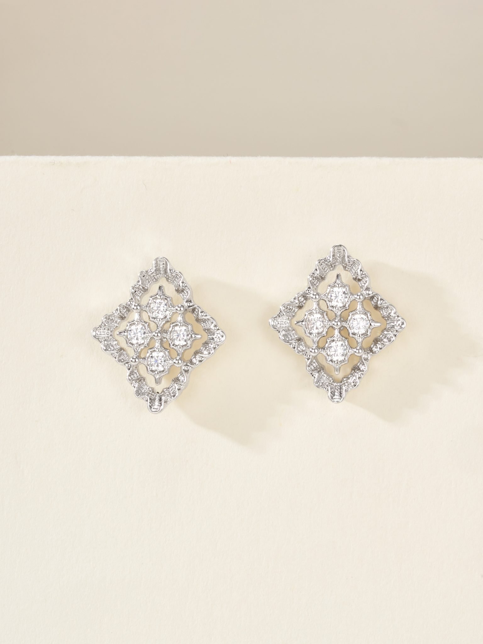 Opera diamond hollow with diamond earrings - Image 11
