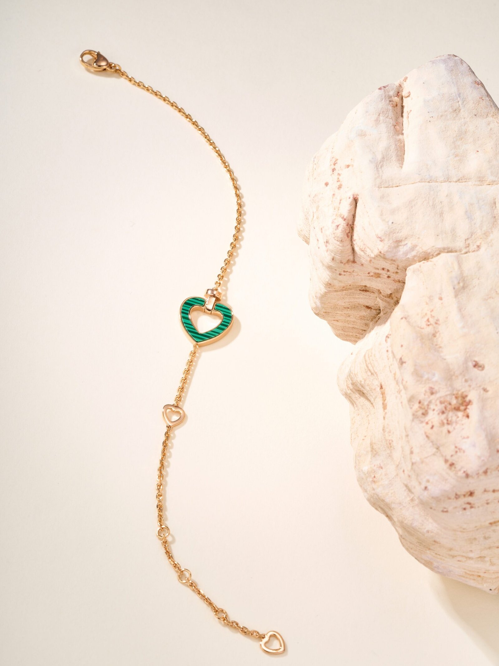 FRED Pretty Woman White Shell Peacock Stone Bracelet - 图片 3