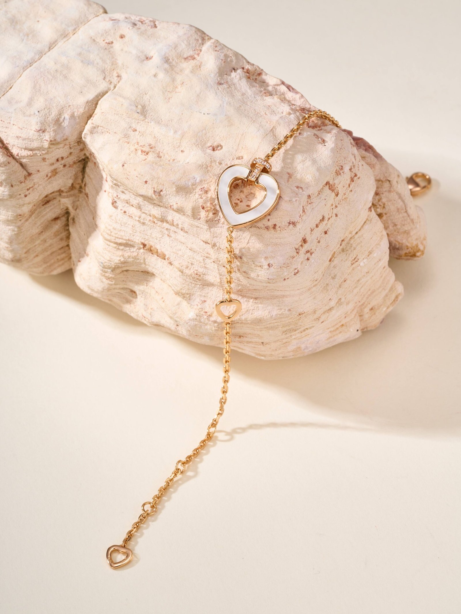 FRED Pretty Woman White Shell Peacock Stone Bracelet - 图片 5