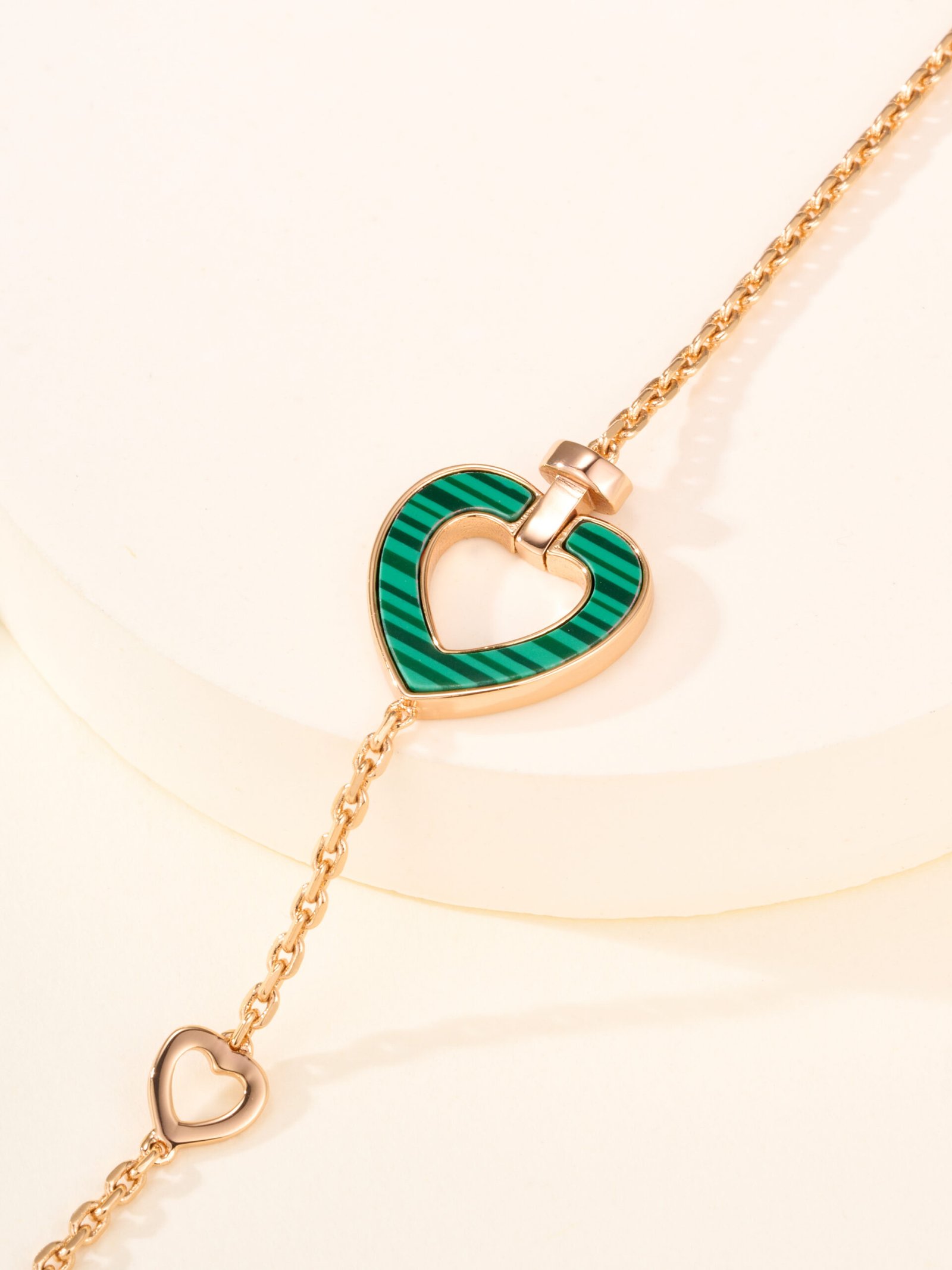 FRED Pretty Woman White Shell Peacock Stone Bracelet - 图片 2