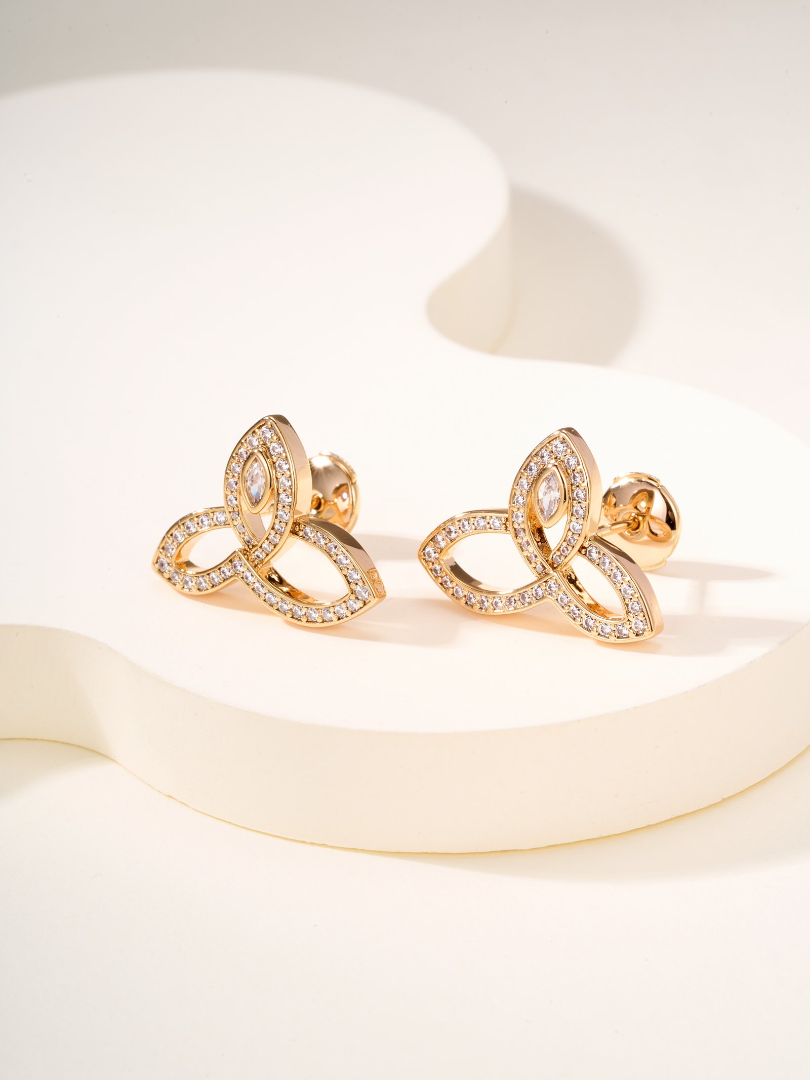 HW Three Leaf Drill Earnail