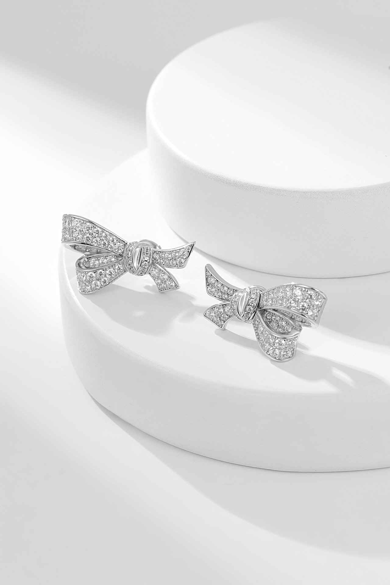 Graf Bow Water Drop Earrings