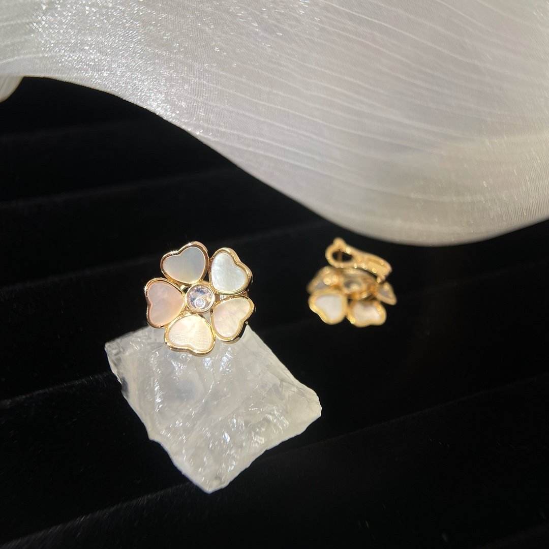 Chopard Happy Hearts Flowers series earrings - Image 2