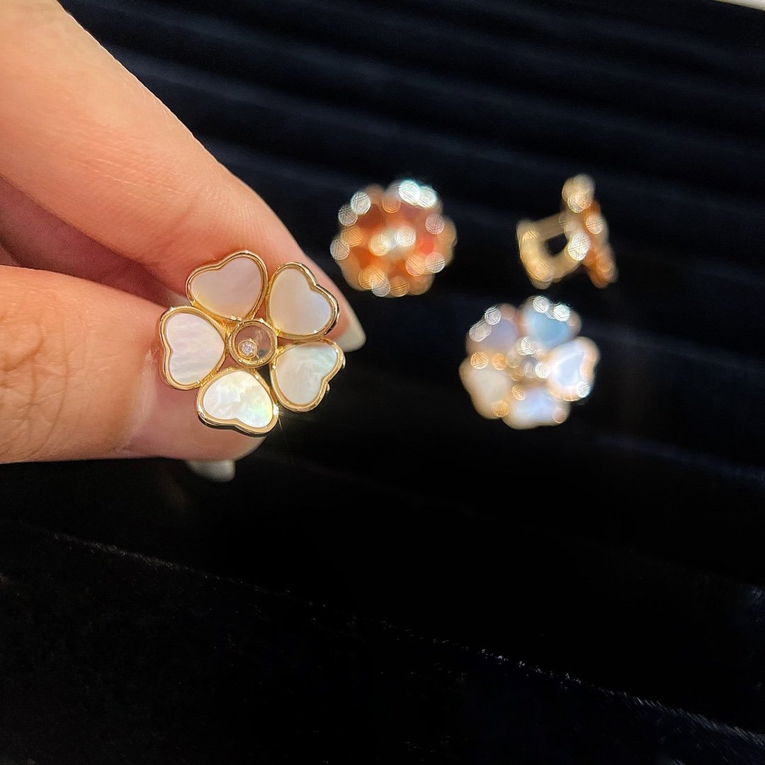 Chopard Happy Hearts Flowers series earrings - Image 3