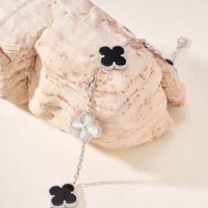 Ji Diao Diao Hua Pian White Gold Black Agate Five Flower Bracelet