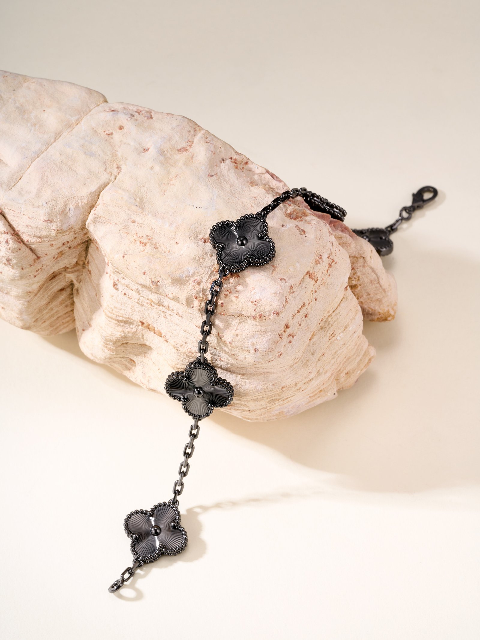 Van Cleef&Arpels Laser Five Flower Black Gold Bracelet