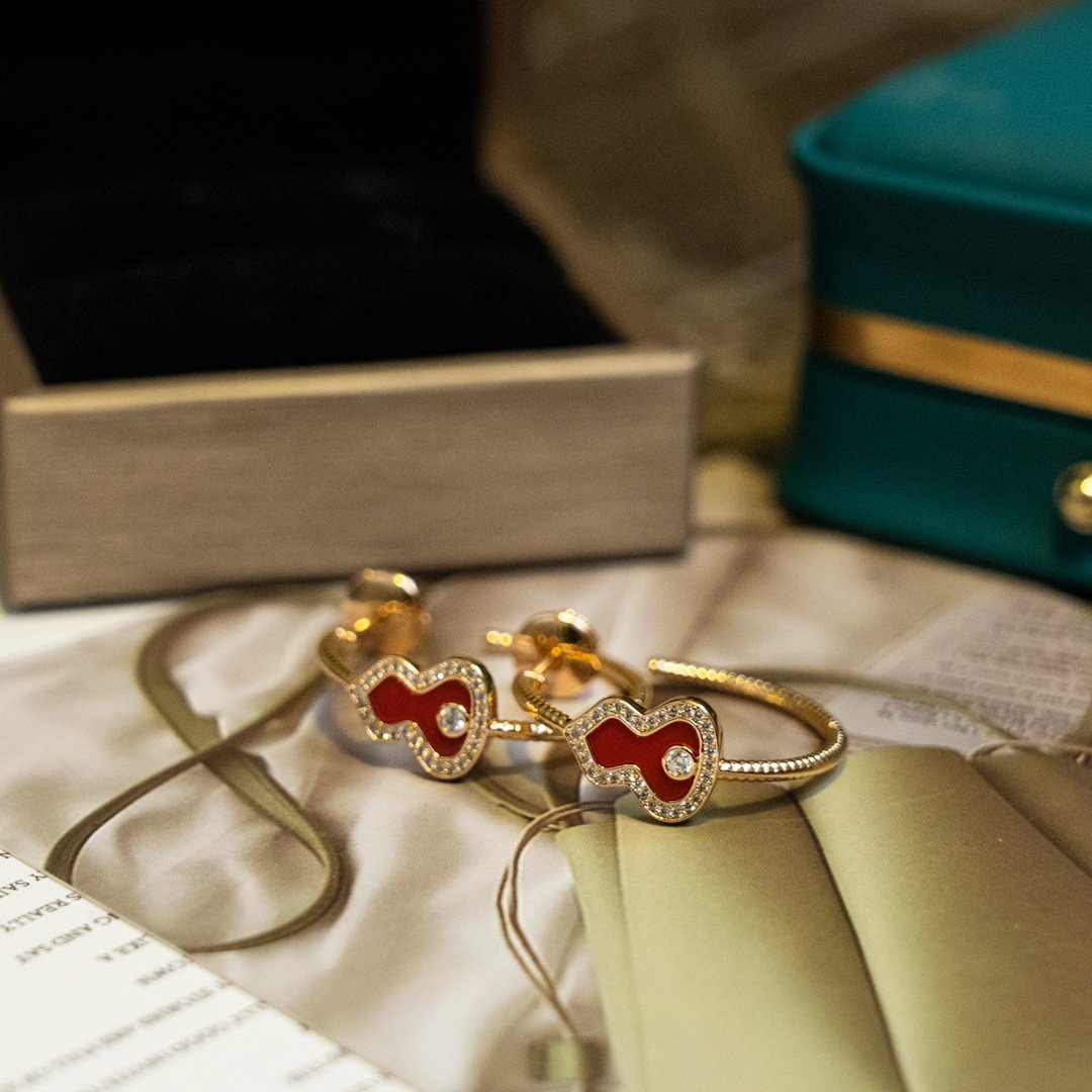 Qeelin Wulu Legend Red Gourd Earrings - Image 18