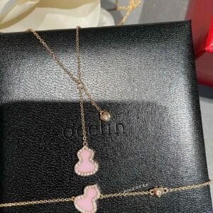 Petite wulu Opal Gourd Necklace