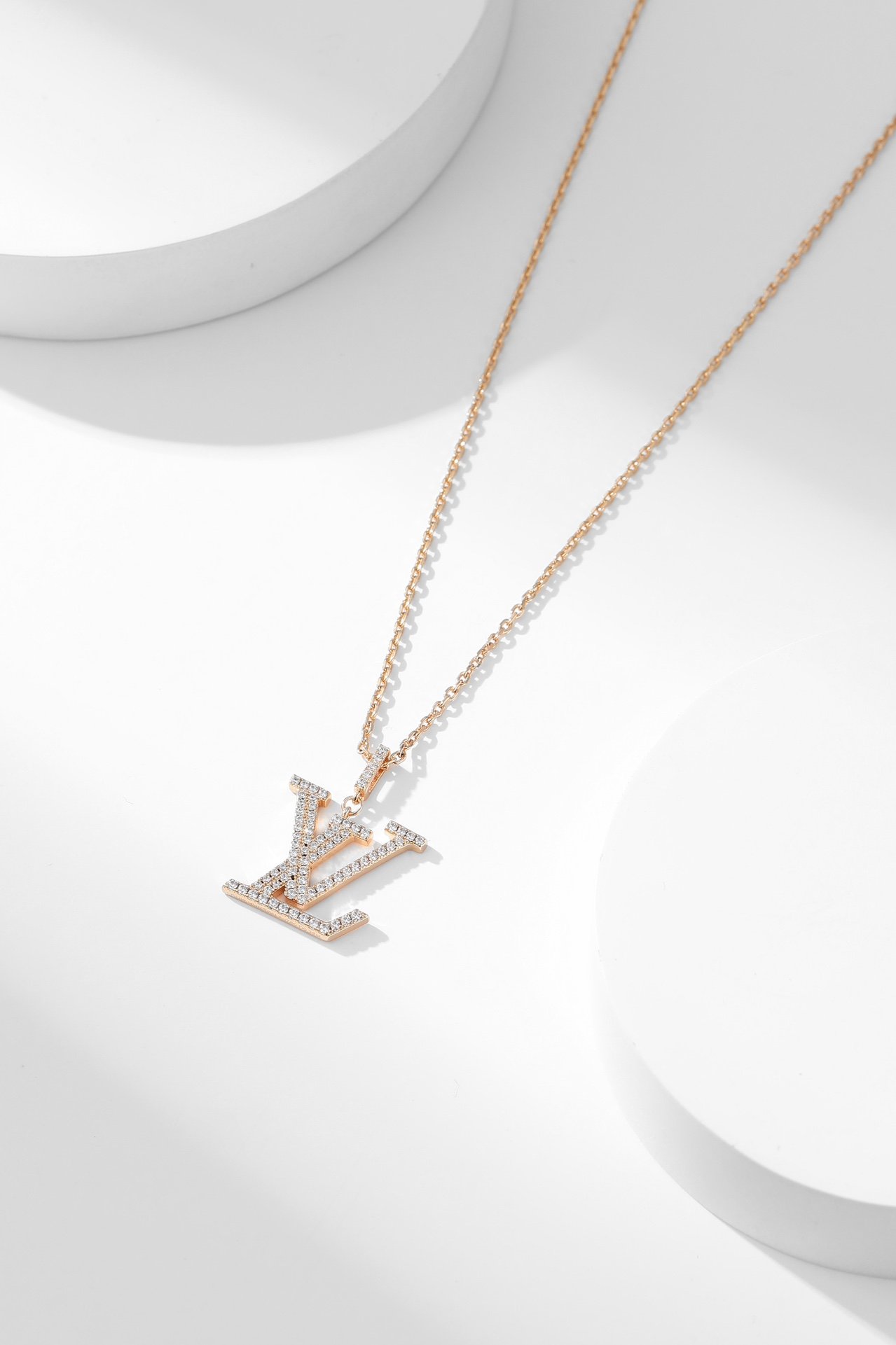 LV logo full diamond necklace - Image 11