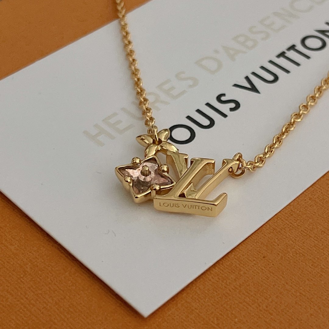 LV Pink Diamond Clover Necklace - Image 8