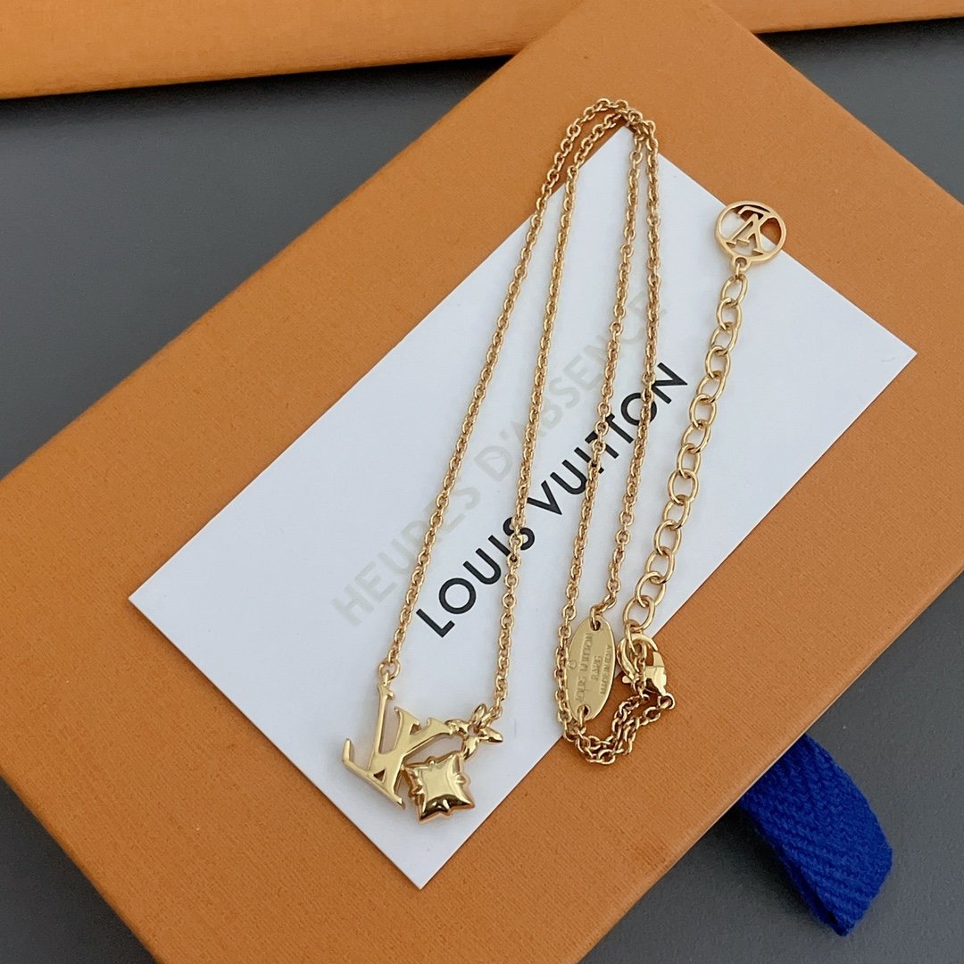 LV Pink Diamond Clover Necklace - Image 7