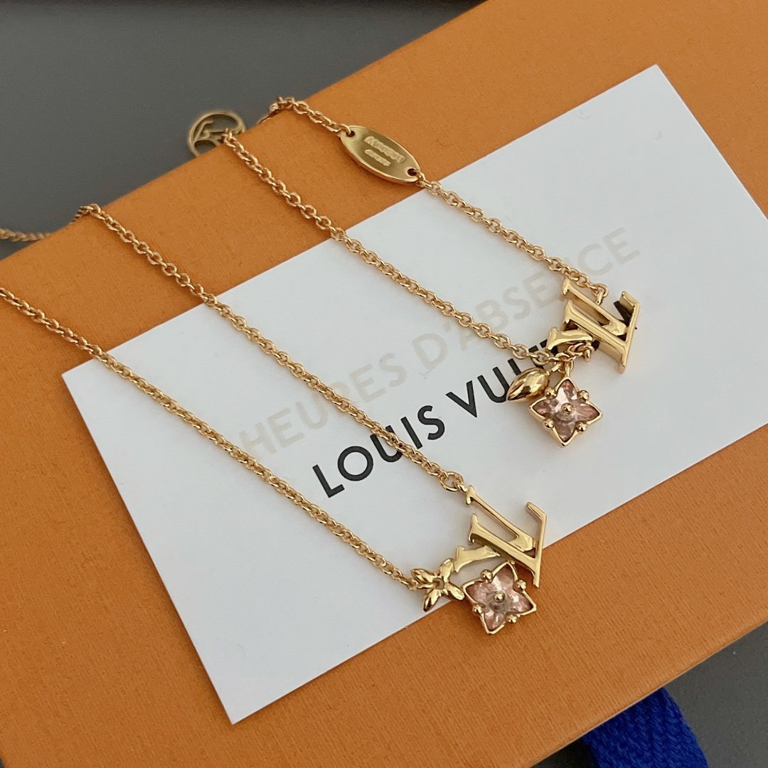 LV Pink Diamond Clover Necklace - Image 5