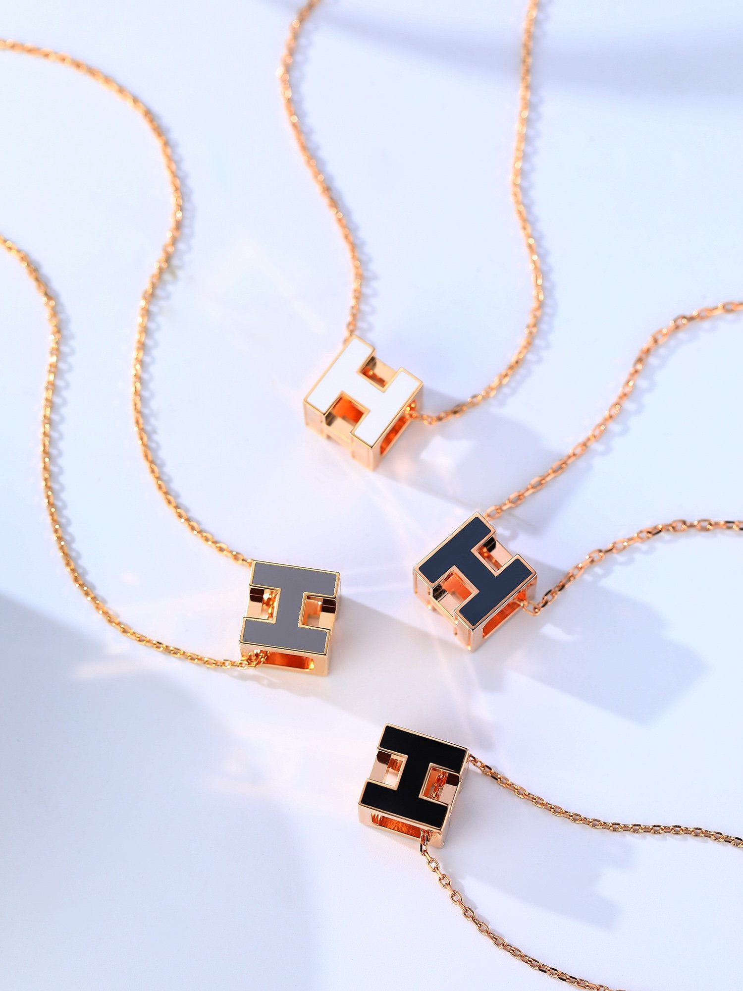H Family Classic Magic Cube Necklace - 图片 2