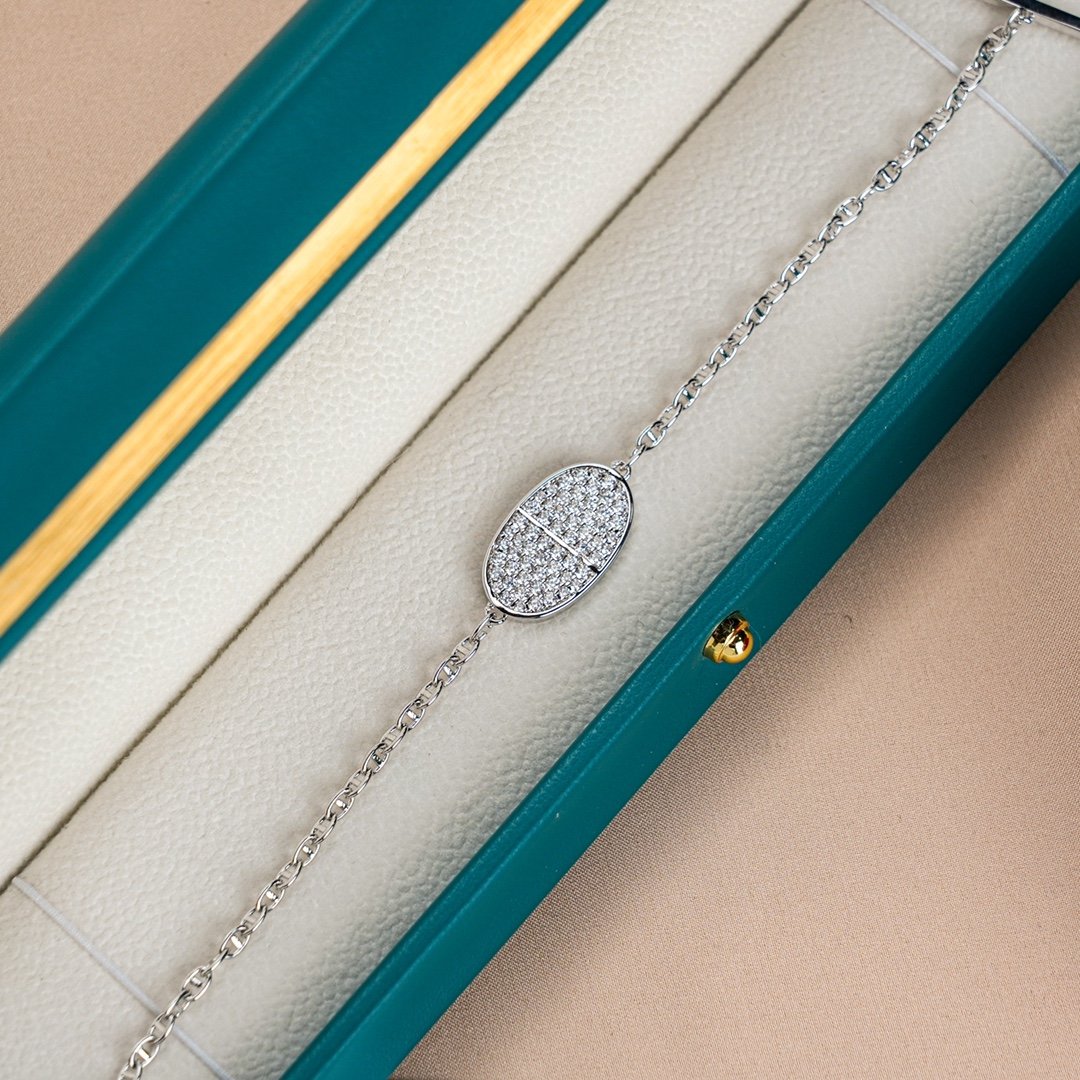 New diamond studded pig nose bracelet (can be worn on both sides) - Image 5