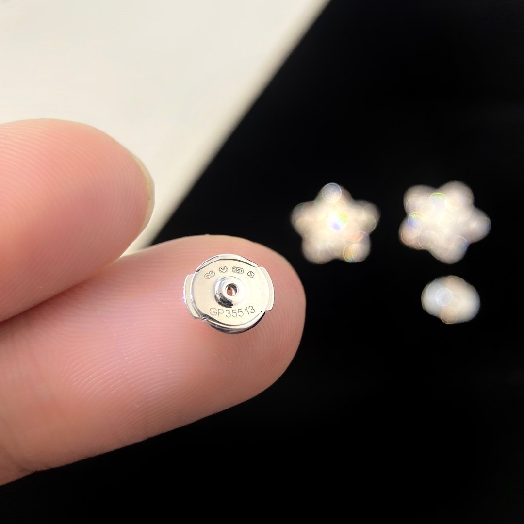 Graff/Wild Flower Single Flower Earrings - Image 7