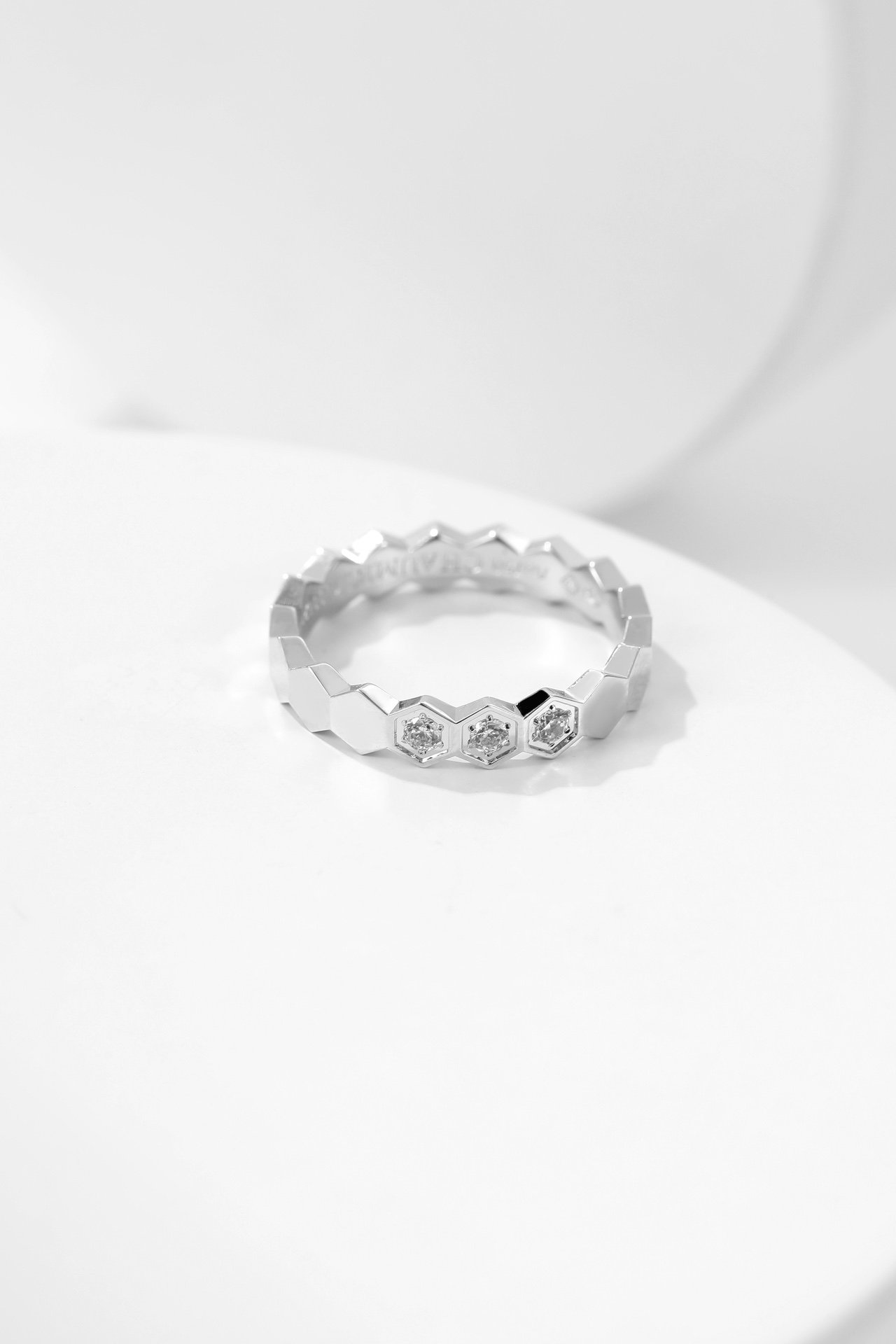 Honeycomb Wide Three Diamond Ring 4mm - Image 4