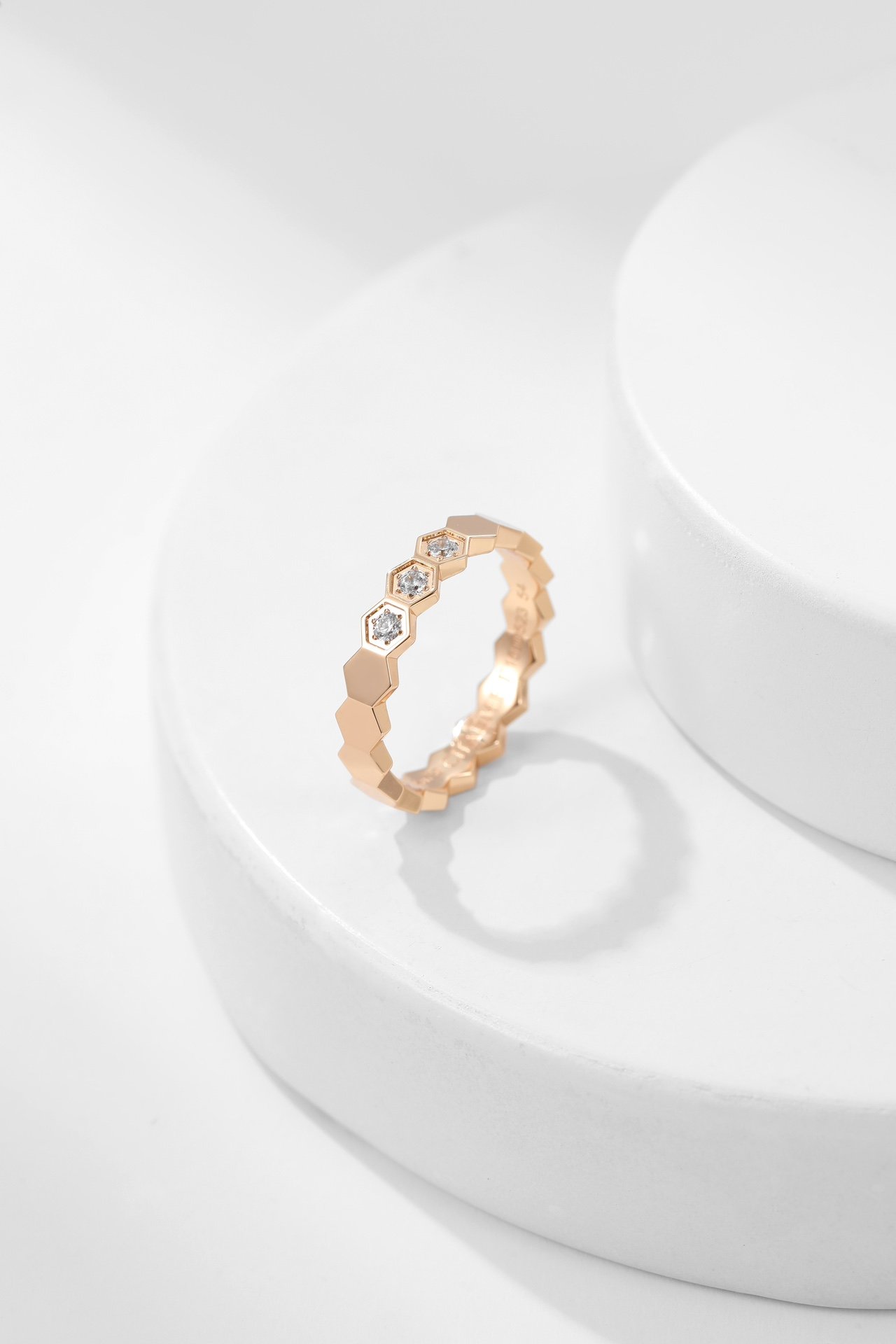 Honeycomb Wide Three Diamond Ring 4mm - Image 7