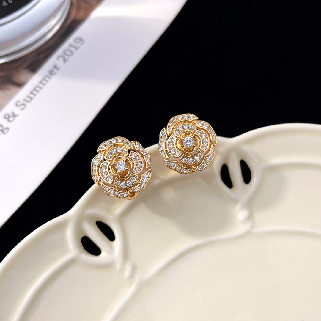 BOUTON DE CAMELIA Camellia Earrings - Image 17