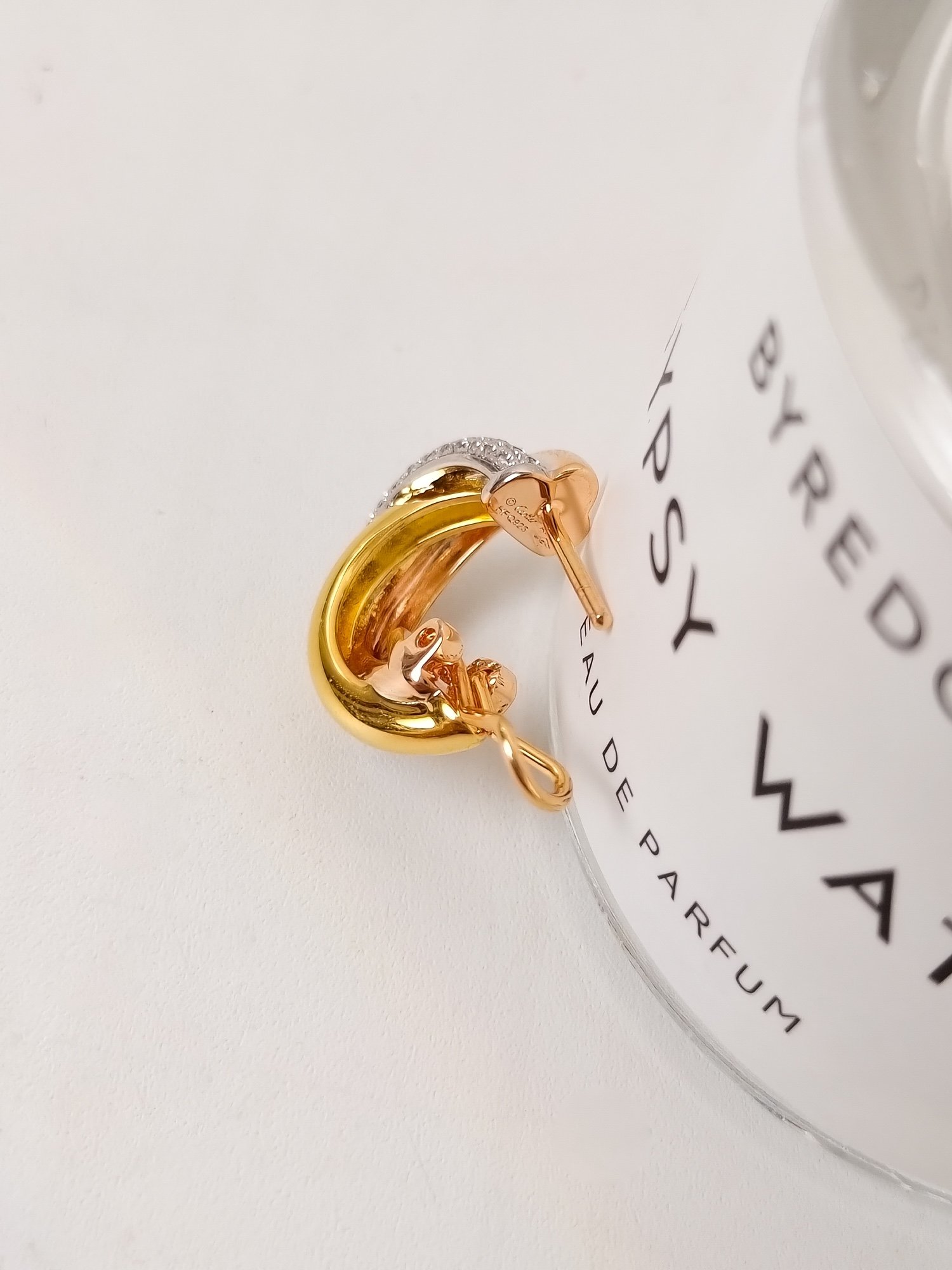 Trinity tricolor earrings with diamonds - Image 7