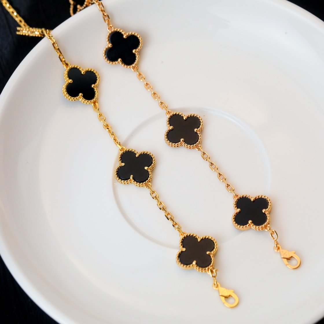 Vintage Alhambra Bracelet with 5 Flower Black Agate