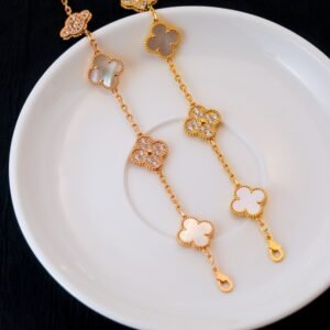 Five flower diamond white bracelet