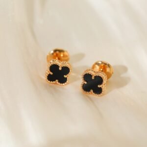 Clover Mini Earnail Black Agate