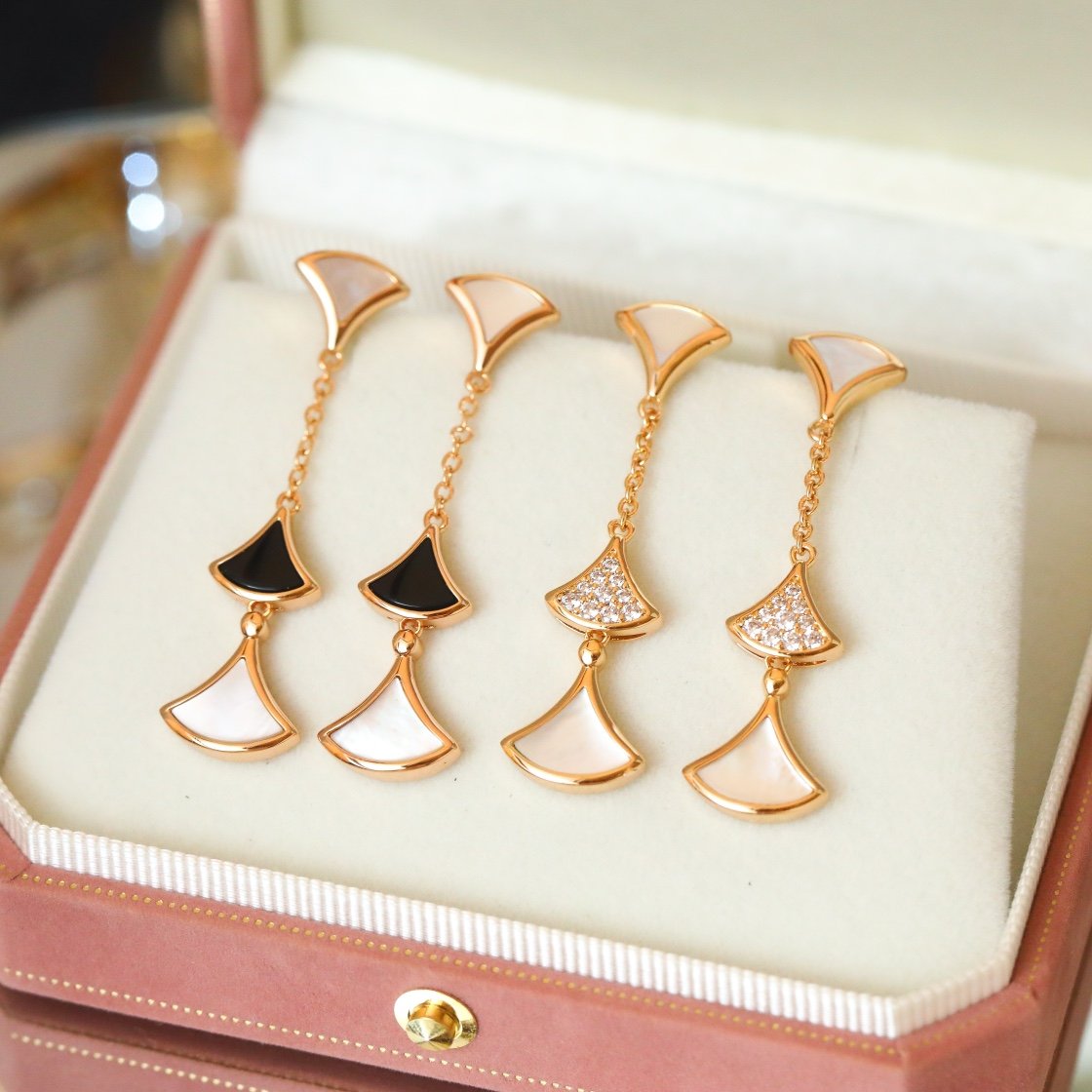 Diva skirt, long suspender, diamond earrings