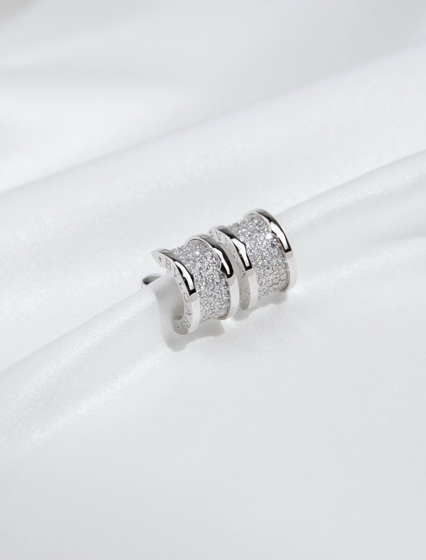 Full Diamond Big Waist Ear Nails - Image 4