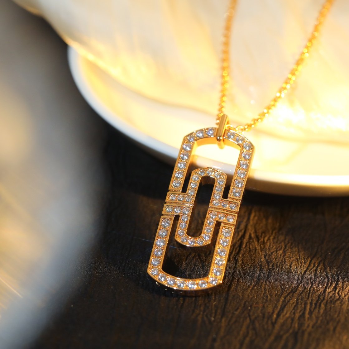 BV large round needle single chain diamond studded necklace - Image 4