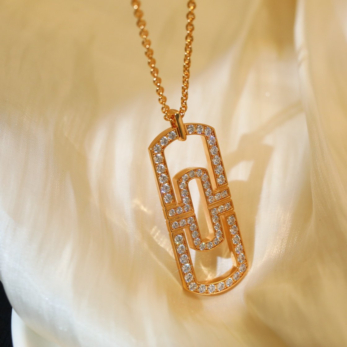 BV large round needle single chain diamond studded necklace - Image 5