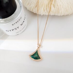 2022 Qixi Divas Triangle Diamond necklace (large)