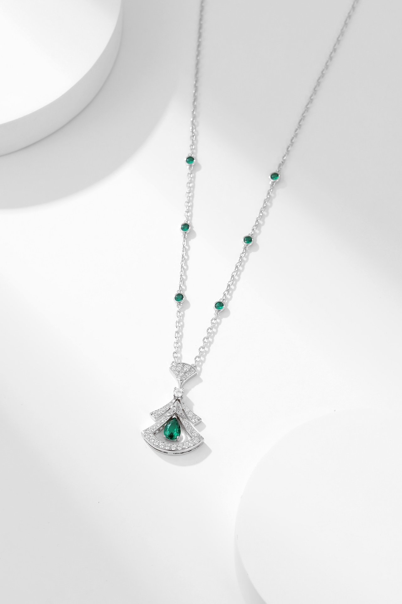 DIVAS' DREAM Necklace - Image 8