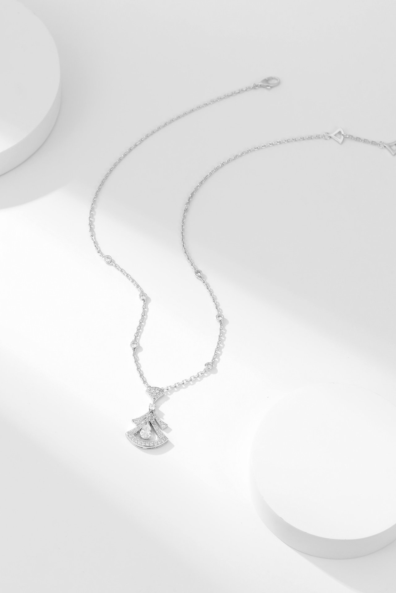 DIVAS' DREAM Necklace - Image 4