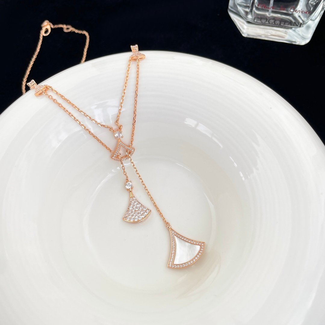 2022 DIVAS'DREAM tassel fan necklace - Image 4