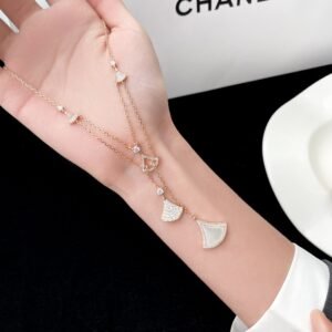 2022 DIVAS'DREAM tassel fan necklace