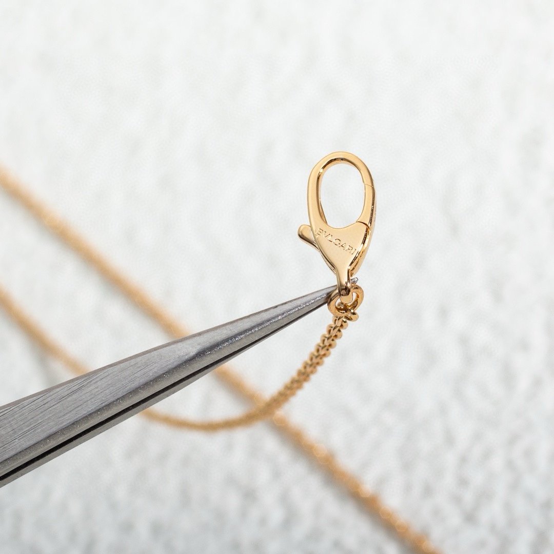 BV large diamond studded fan necklace - Image 6