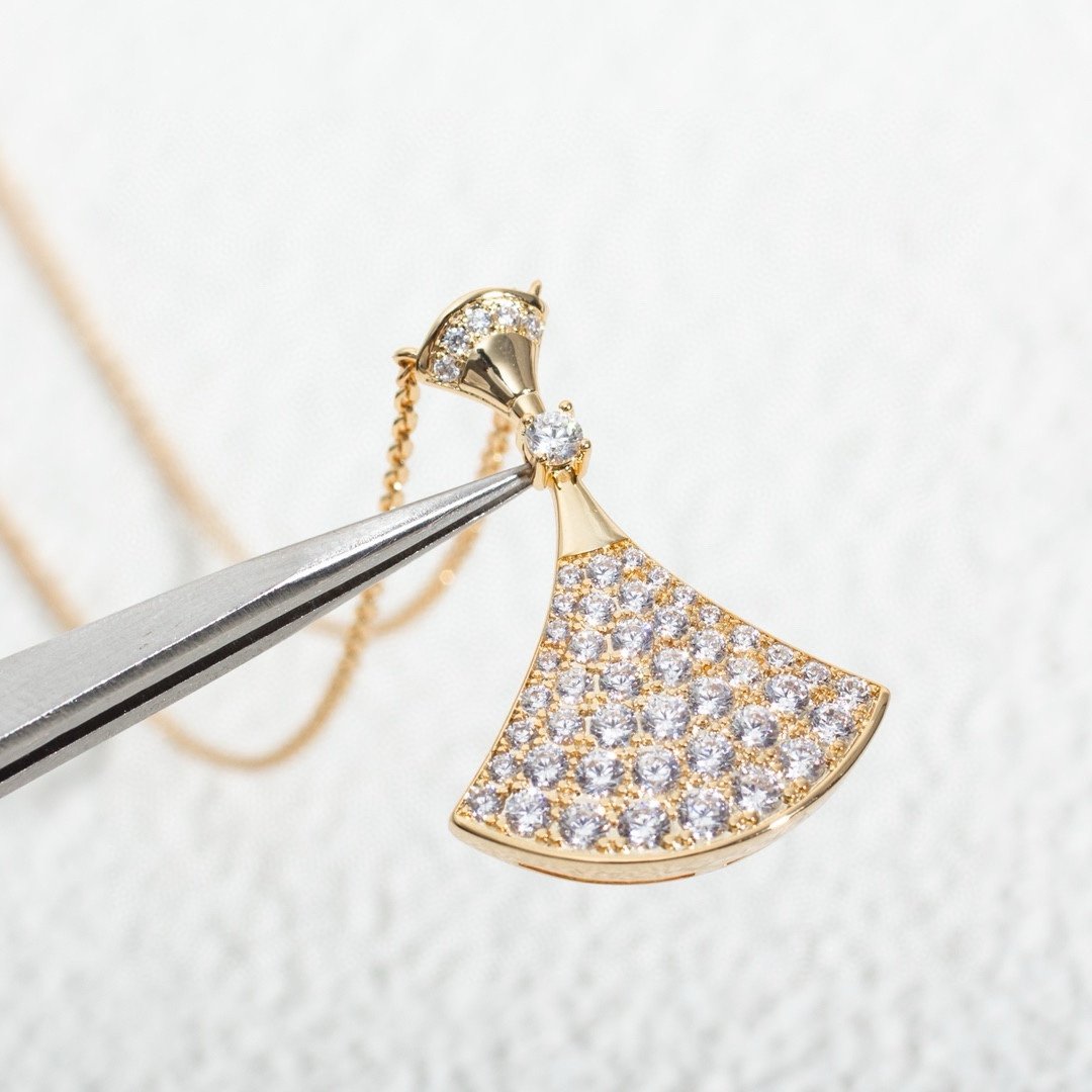 BV large diamond studded fan necklace - Image 3