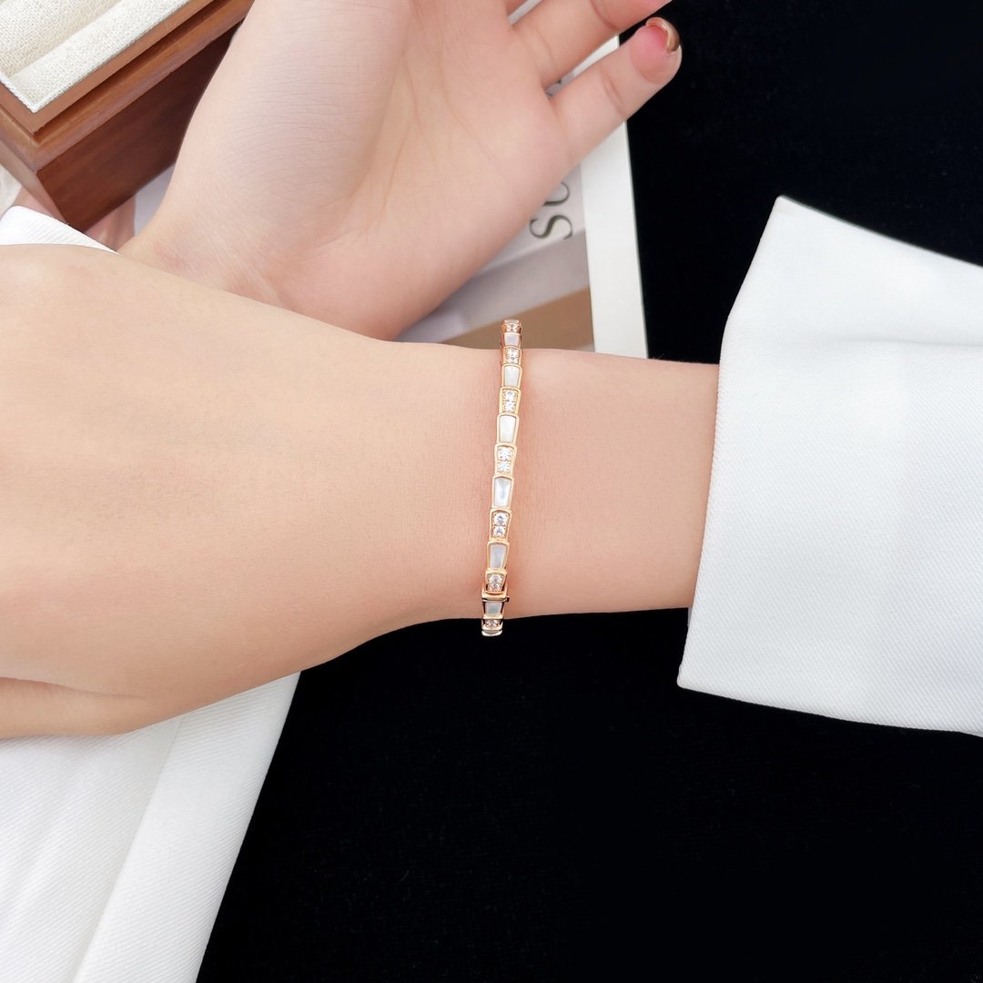 BV Snake Bone Premium White Fritillaria Bracelet - Image 6