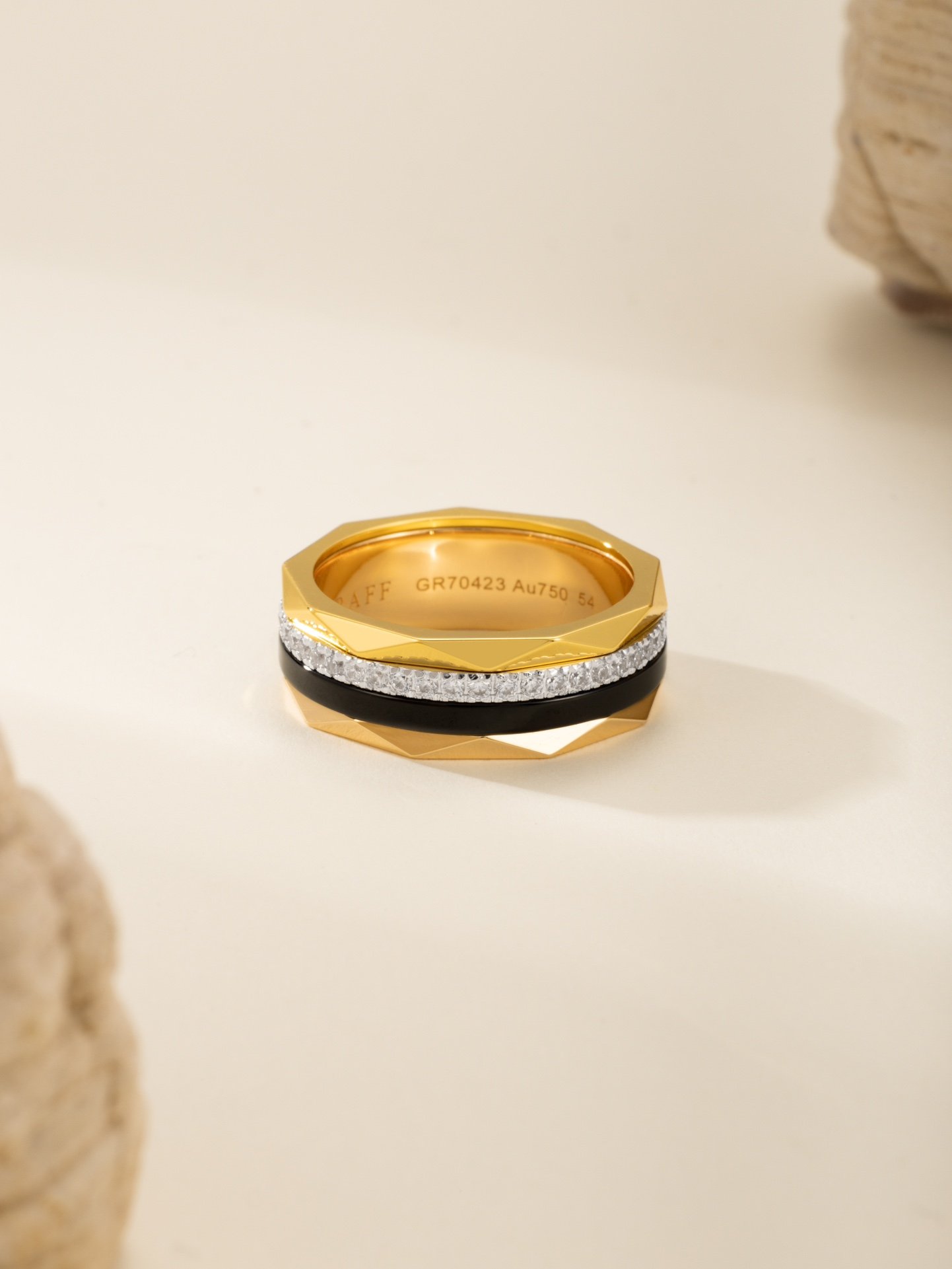 Graff Black Ceramic Four Color Diamond Set Ring Wide Edition - 图片 3