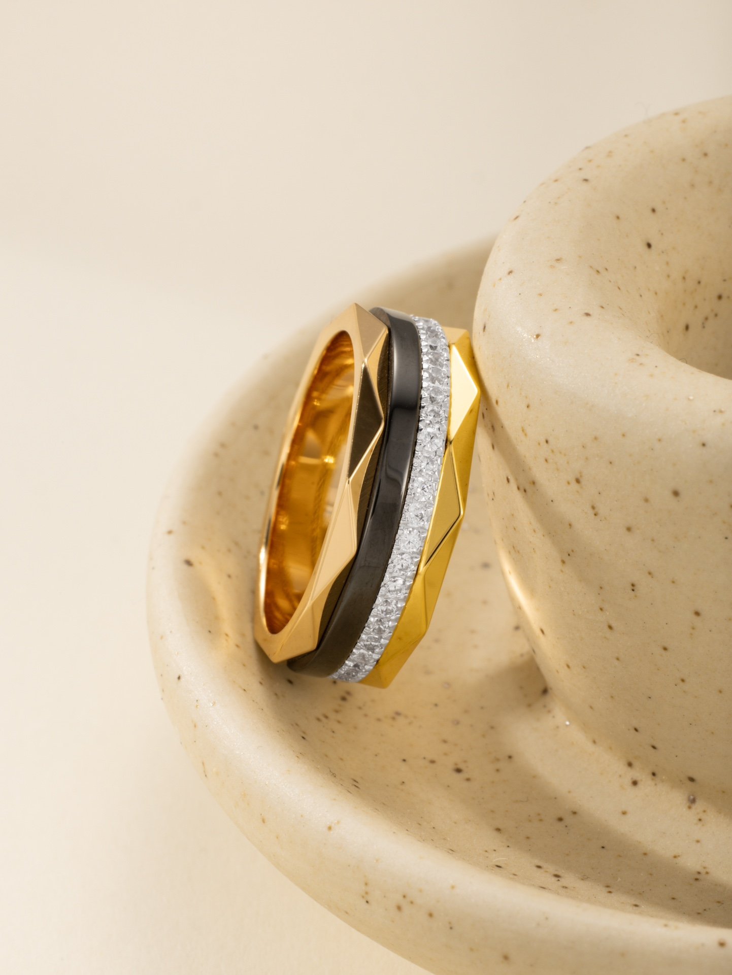 Graff Black Ceramic Four Color Diamond Set Ring Wide Edition - 图片 2