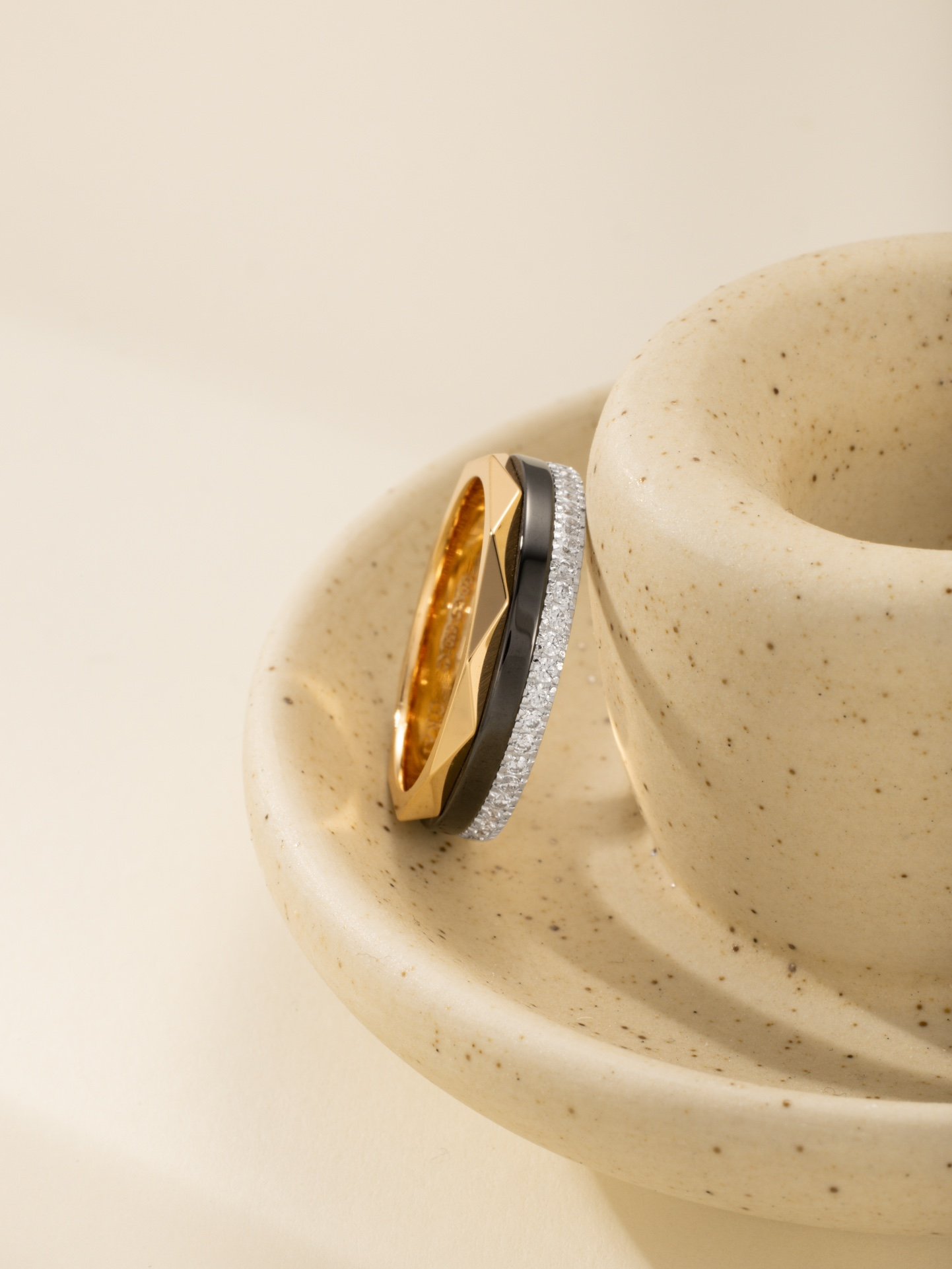 Graff Black Ceramic Diamond Set Ring 5.5mm - 图片 5