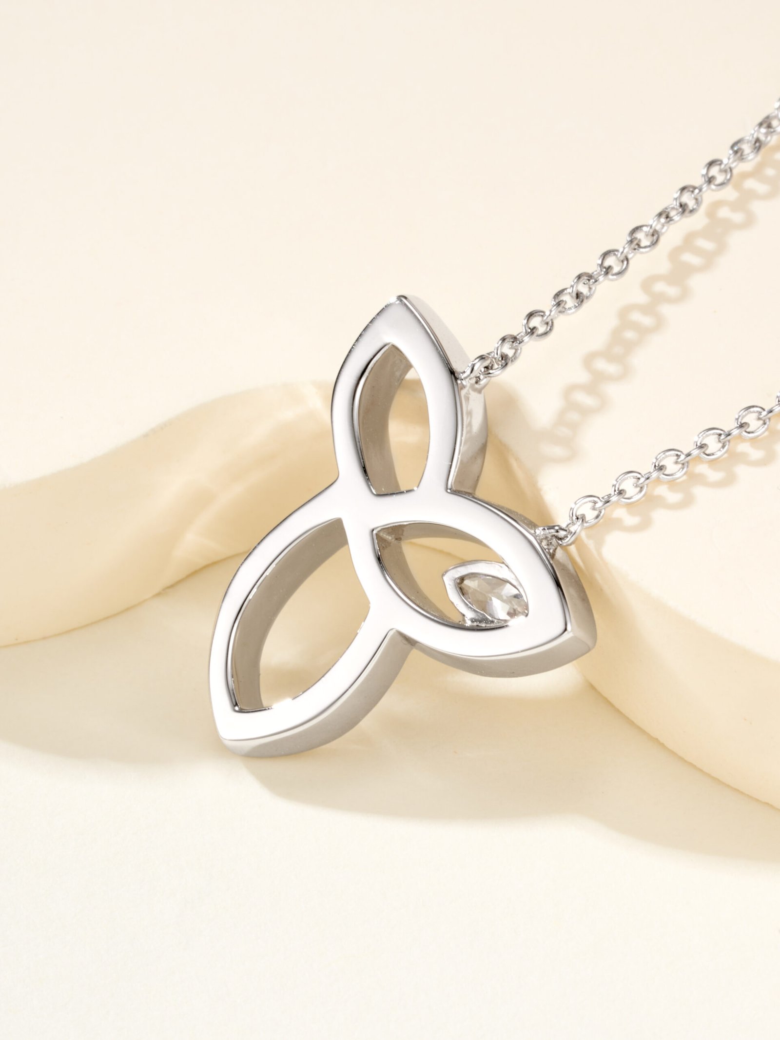 HW Clover Diamond Necklace - Image 6