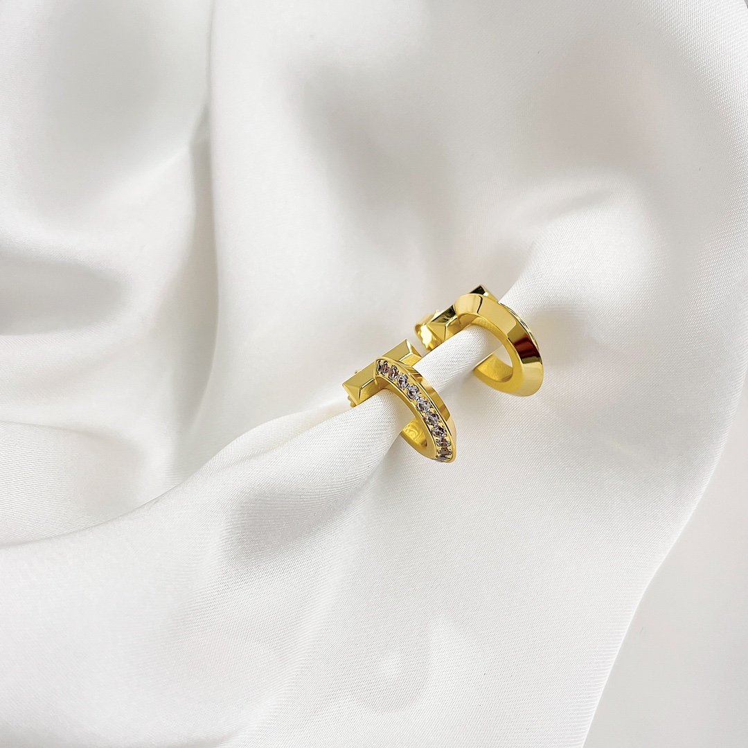 T1 coil handmade diamond studded earrings - Image 3