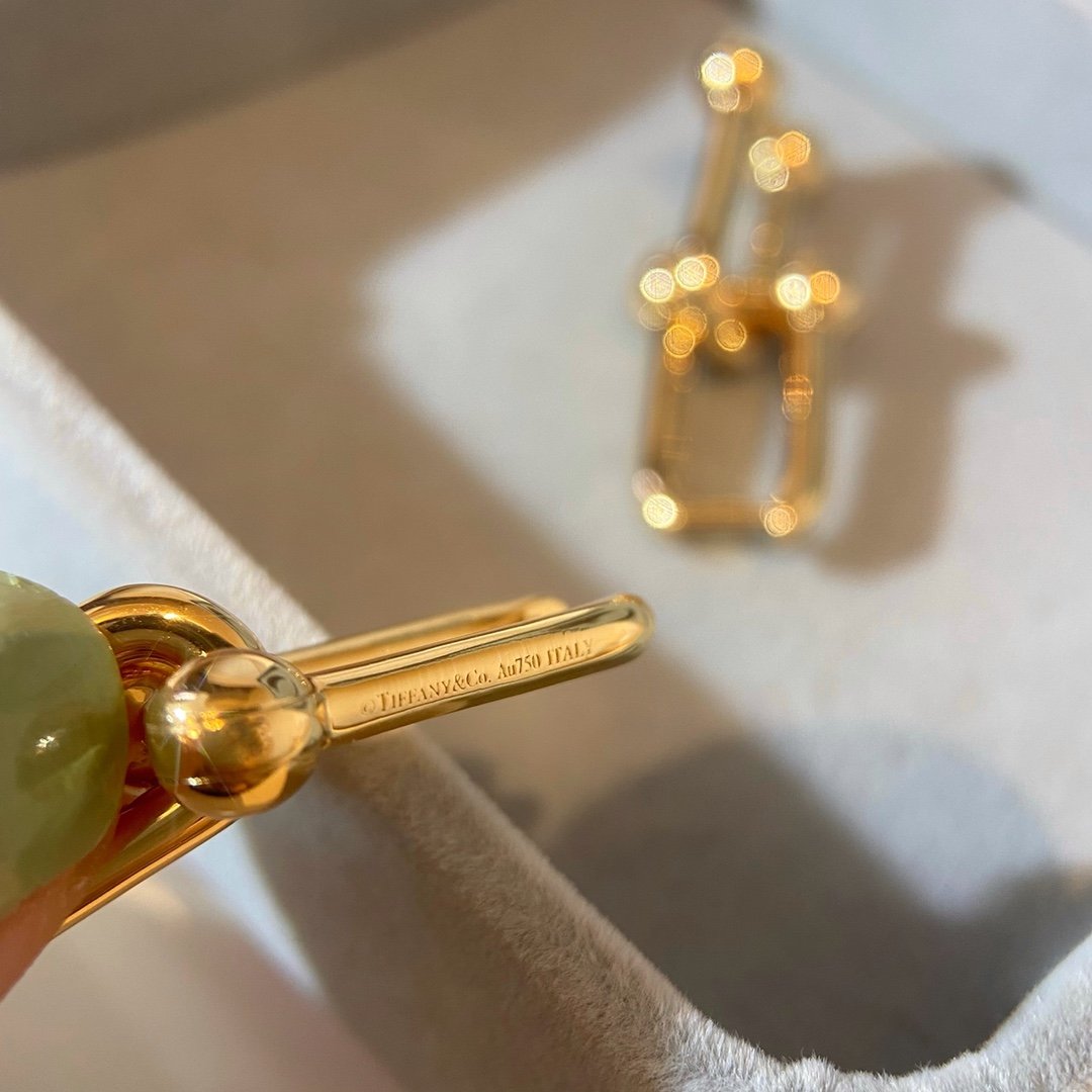 Tong Yao's Tiffany HardWear Diamond Free Earrings - Image 4